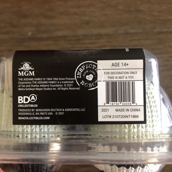 Handmade by Robots: The Addams Family 4 pack minis knit series 039: Wednesday, - Picture 6 of 6